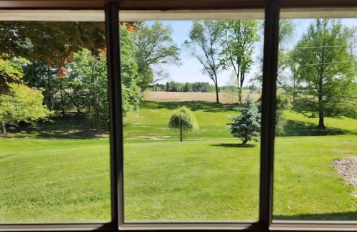 Mount Vernon House | Peaceful Country Manor Close to Kenyon and Mt. Vernon