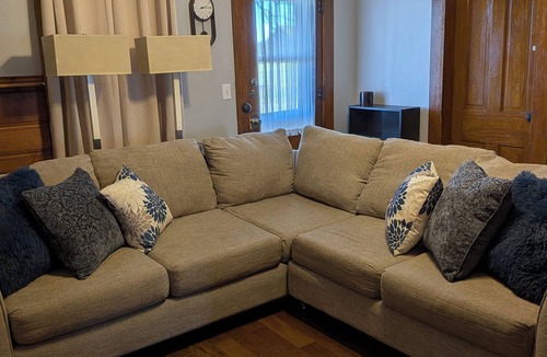 Johnstown House | Peaceful, quiet farmhouse outside charming Johnstown