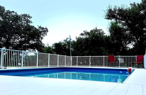 Mountain Home Cabin | Peaceful Wildlife Ranch Cabin with Pool Access near Kerrville in Mountain Home, Texas