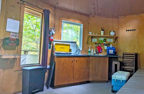 Saint-Faustin-Lac-Carre House | Perched yurt treehouse with skylights | Lodging #09