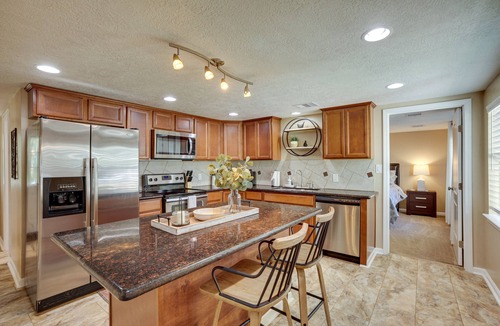 College Park House | Pet-Friendly Conroe Hideaway w/Porch & Fire Pit