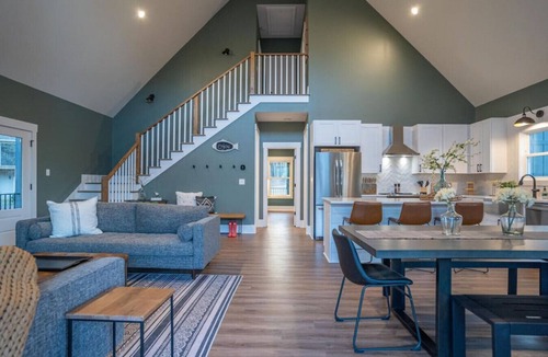 Eatonton House | Pet Friendly|Game Room|Kayaks|Dock|SUP|Fire Pit