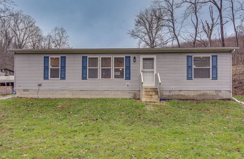 Laurelville Cottage | Pet-friendly Home ~ 10 Mi to Hocking Hills!