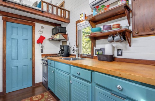 Dripping Springs House | Pet-Friendly Tiny Home in Dripping Springs w/Hill Country Views