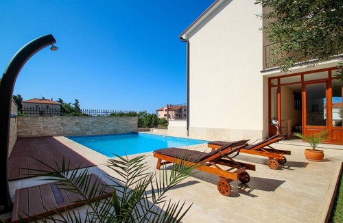 Dajla Apartment | Picturesque flat with pool, private terrace, washing machine, BBQ, loungers