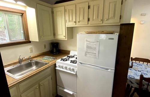 Lincolnville Cabin | Pine Grove Cottages: Cottage 9 - Pet Friendly