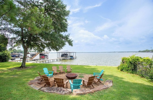 Gun Barrel City House | Pine Haus - Oversized waterfront home ideal for multiple families!
