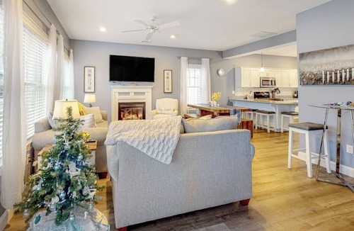 Arundel Cottage | Polished home near the Kennebunks with pool, gym & game room