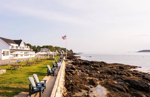 Ocean Point Hotel | Pristine Ocean View Retreat Perfect for Romantic Mornings | Room with King Bed