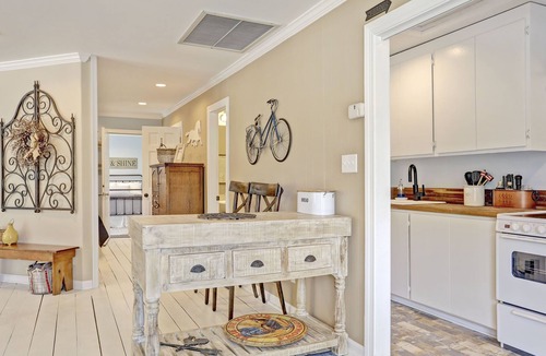 Yorktown Cottage | Private 1300 sq ft Cottage in Historic Yorktown-w/trolley access