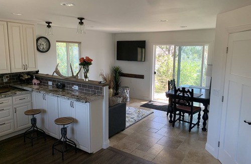 Escondido House | Private Casita-Beautiful Valley Views, Outdoor patio with bar