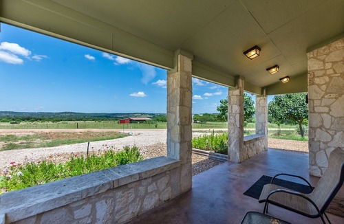 Fredericksburg Cabin | Private Hot Tub - Fireplace - 4 min. to downtown - Wildlife
