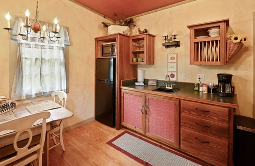 Fredericksburg Cabin | Private Hot tub - Romantic Getaway - Star Gazing