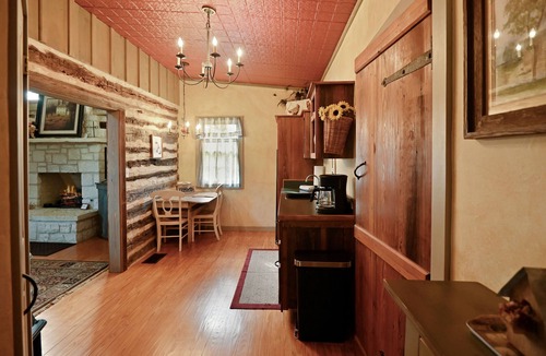 Fredericksburg Cabin | Private Hot tub - Romantic Getaway - Star Gazing