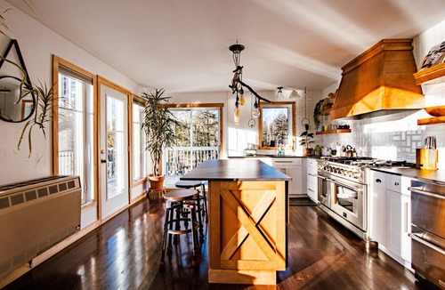 Amherst Ski Chalet | Private Lakefront Off-Grid Chalet | Sauna (Löyly) & Hot Tub w/Pizza Oven & BBQ