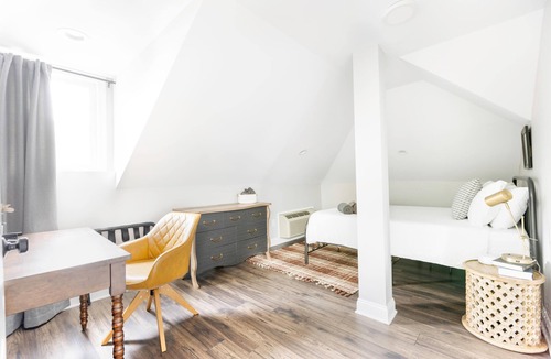 Victorian Village Apartment | Private Office Space | Free Parking