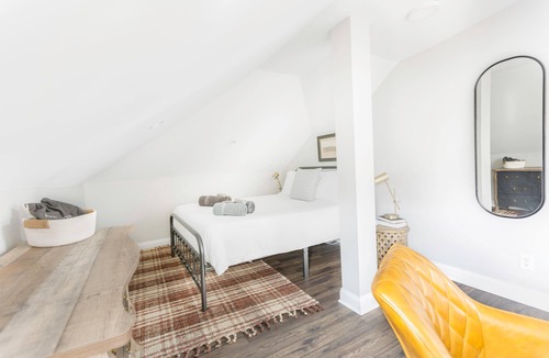 Victorian Village Apartment | Private Office Space | Free Parking