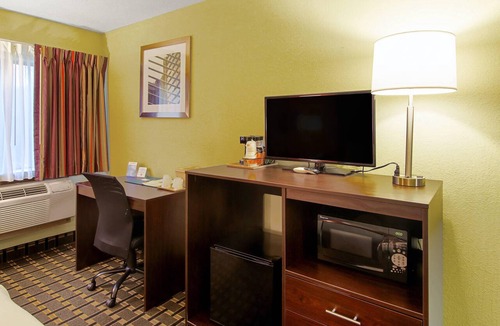 Plainfield Hotel | Quality Inn Plainfield I-395