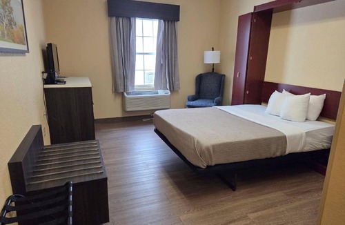 Bellville Hotel | Quality Inn & Suites Bellville - Mansfield