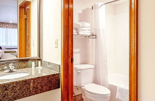 Three Rivers Hotel | Quality Inn Three Rivers