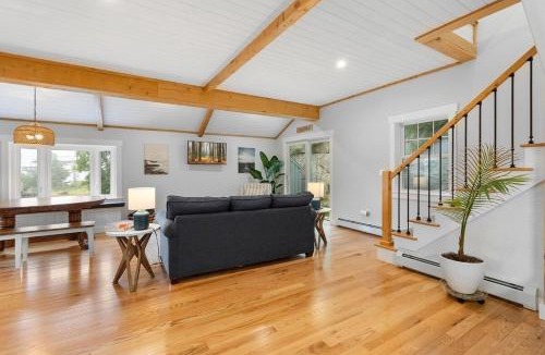 Spruce Head House | Quarry Village Compound; 4BR + Hot Tub on a workin