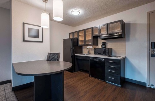 Fossil Creek Apartment | Queen Bed Suite | Pet Friendly | Free Parking