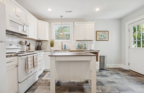 Downtown House | Quiet & Cozy Bungalow with Multiple Parking Spots