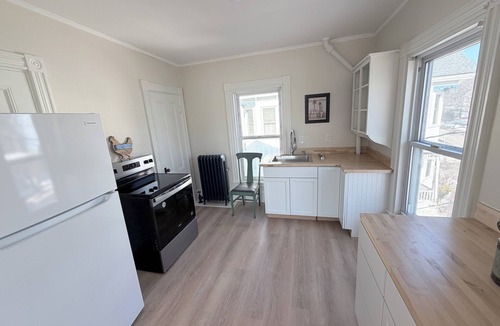 Bangor Apartment | Quiet Private 2 Bedroom Apartment