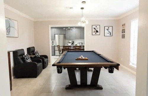 Barker House | Quiet & Relax Getaway- Pool Table, Grill, &Netflix