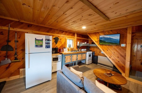 Northeast Somerset Cabin | Rebecca - Cabin 1 · Lawrence`s Lakeside Cabins | `Rebecca` Charming Studio Cabin