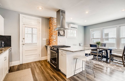 Clintonville House | Recent remodel, 2 King Beds, 5-star reviews, Close to OSU, Zoo & More!