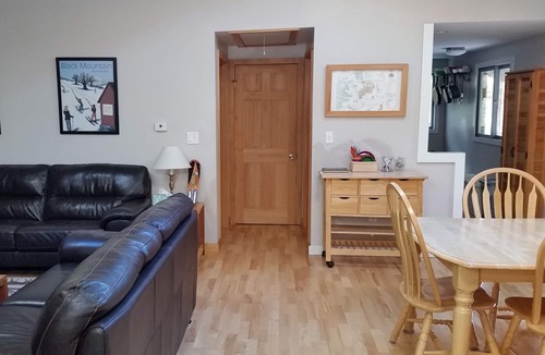 Birch Hill Ski Chalet | 'Red Ridge Chalet' in N.Conway! Perfect for 2 couples & their kids! NEW KITCHEN