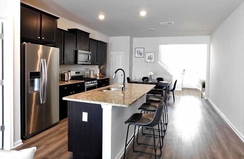 Ocean View Villa | Relaxing gateway 1.5 miles from the boardwalk with plug-in Tesla charger