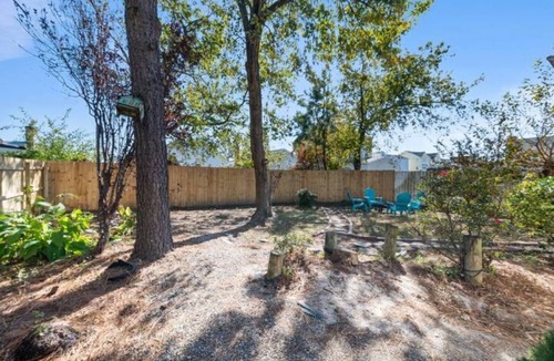 Fox Hill - Grandview House | Renovated-Beach Bungalow-Walk to Beach