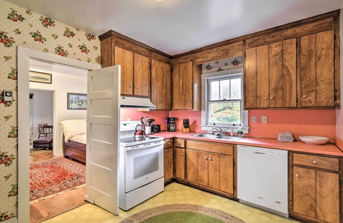 Hayes Cottage | Restored 1930s Cottage on 1 Acre w/Fire Pit