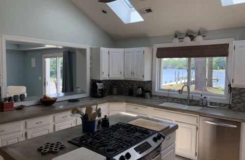 Mathews House | "Right on the Water" vacation home in Mathews