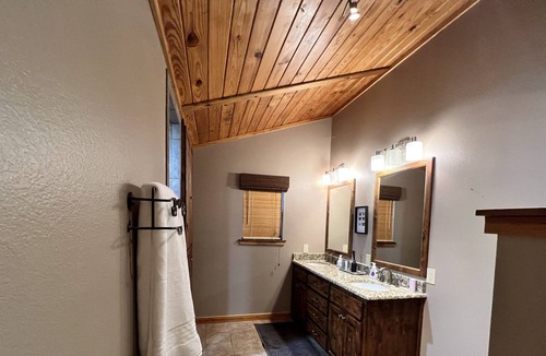 Hunt House | River access house! 3/2 and ping pong barn