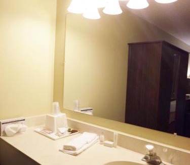 Issue Hotel | River Edge Inn