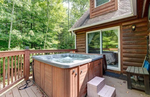 Sunday River Area House | River Ridge Lodge w/Fireplace and Hot Tub!
