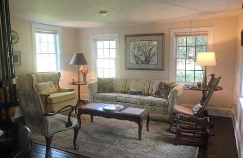 Ware House | Riverside farm cottage with pool