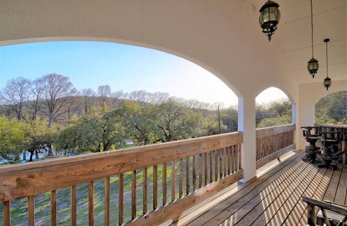 Ingram House | Riverview Upper, 1BR/1BA, 2 Balconies, Sleeps 4