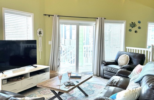 Sand Point House | Rooftop Deck, Views, Beach Walkover,Pet Friendly, Heated Community Pool LOCATION