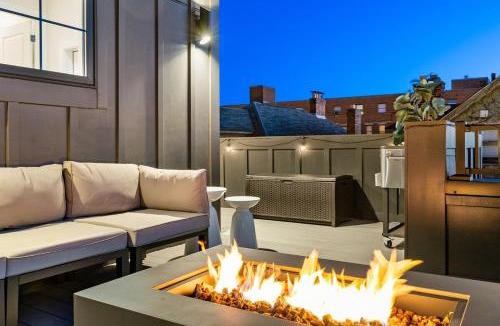 Franklin Park House | Rooftop Patio, Hot Tub and Games City Escape