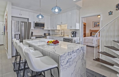 Nazareth Condo | ROOFTOP PATIO! NEW Kitchen, Spacious 3 Bdrm, plus TENNIS!