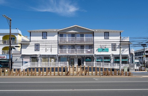 Dewey Beach Condo | ROOM FOR EVERYONE! 6 BR, 6 1/2 BA in OCEAN BLOCK! 23-3 Bellevue Street, Dewey