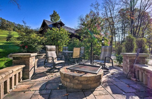 Dundee Cottage | Rustic Dundee Log Cabin w/Hot Tub & Forest Views!