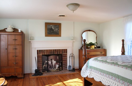 Bruington House | Rustic Elegance: 1800s Farmhouse on 200 Acres w/All the Comforts of Home
