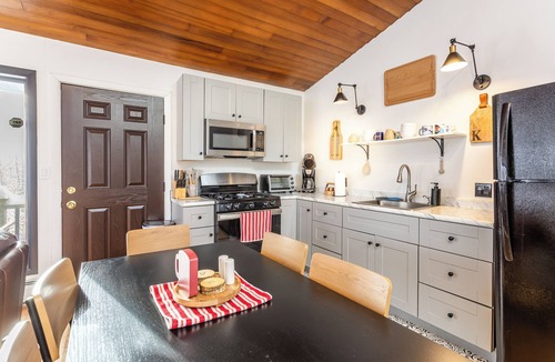 East Haven  Rutland County Cabin | Rustic Mountain Retreat Just Minutes to Pico & Killington for a Perfect Getaway