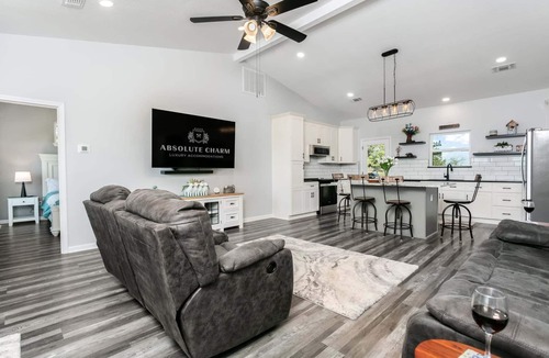 Fredericksburg House | Ryder's Retreat | 2/2, Hot Tub, Fire-pit, Grill, EV Charger