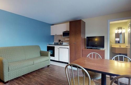 Eastward Look Hotel | Scarborough Beach Motel